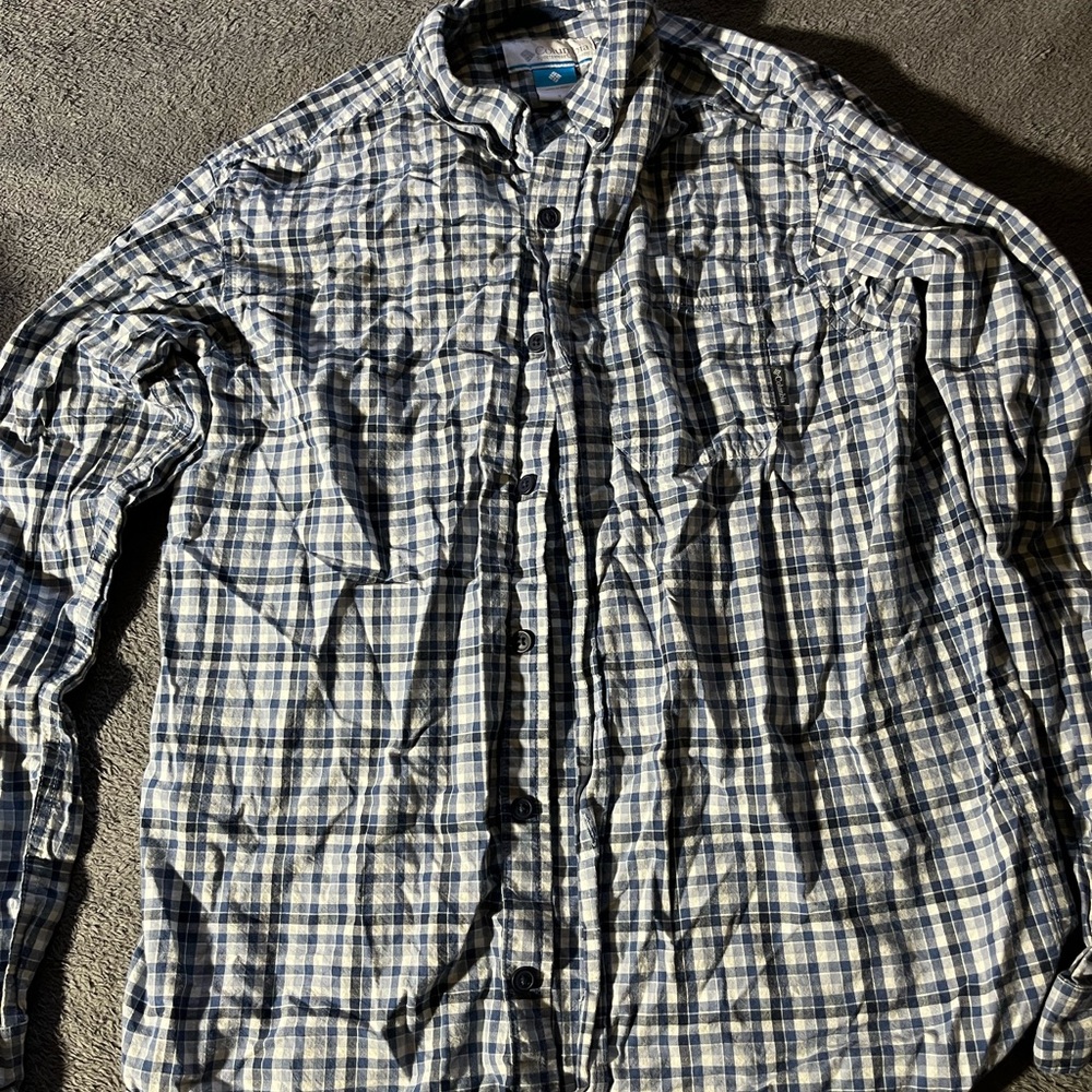 Mens Columbia button up shirt - Small